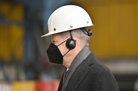 Olaf Scholz besucht die FWH Stahlguss GmbH in Mülheim an der Ruhr
