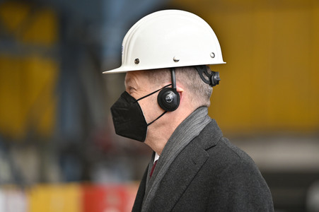 Olaf Scholz besucht die FWH Stahlguss GmbH in Mülheim an der Ruhr