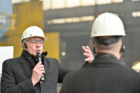 Olaf Scholz besucht die FWH Stahlguss GmbH in Mülheim an der Ruhr