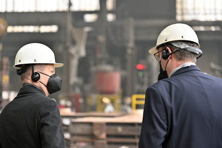 Olaf Scholz besucht die FWH Stahlguss GmbH in Mülheim an der Ruhr