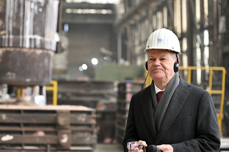 Olaf Scholz besucht die FWH Stahlguss GmbH in Mülheim an der Ruhr