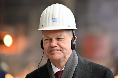 Olaf Scholz besucht die FWH Stahlguss GmbH in Mülheim an der Ruhr