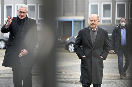 Olaf Scholz besucht die FWH Stahlguss GmbH in Mülheim an der Ruhr