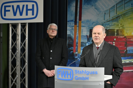 Olaf Scholz besucht die FWH Stahlguss GmbH in Mülheim an der Ruhr