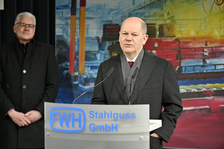 Olaf Scholz besucht die FWH Stahlguss GmbH in Mülheim an der Ruhr