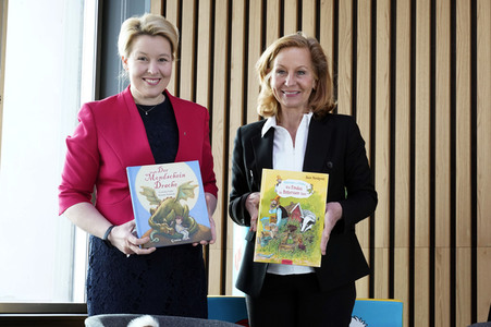 Pressekonferenz Vorlese-Weltrekord 2022 in Berlin