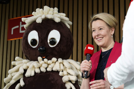 Pressekonferenz Vorlese-Weltrekord 2022 in Berlin