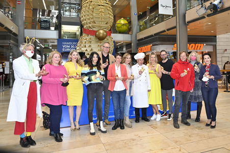 Oster-Goldhasen-Charity in Hamburg