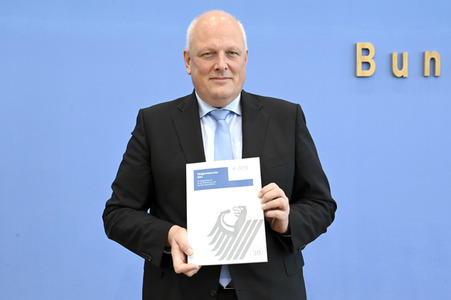 Bundespressekonferenz Vorstellung des 30. Tätigkeitsberichtes des BfDI in der Krise in Berlin