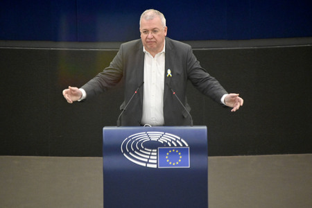 Plenartagung zur Mindestbesteuerungsrichtlinie im EU-Parlament in Straßburg