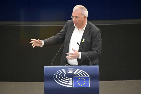 Plenartagung zur Mindestbesteuerungsrichtlinie im EU-Parlament in Straßburg