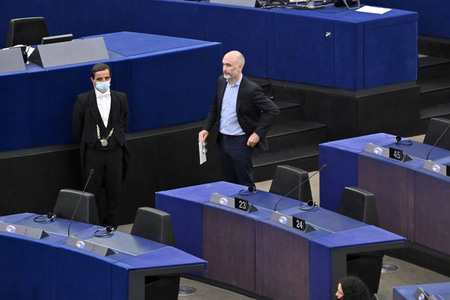 Plenartagung zur Mindestbesteuerungsrichtlinie im EU-Parlament in Straßburg