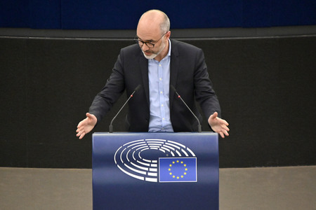 Plenartagung zur Mindestbesteuerungsrichtlinie im EU-Parlament in Straßburg