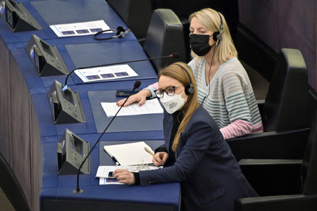 Plenartagung zur Mindestbesteuerungsrichtlinie im EU-Parlament in Straßburg