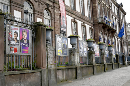 Plakate zur französischen Präsidentschaftswahl in Straßburg