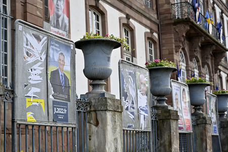 Plakate zur französischen Präsidentschaftswahl in Straßburg