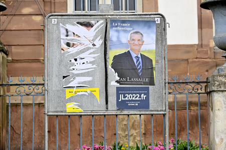 Plakate zur französischen Präsidentschaftswahl in Straßburg