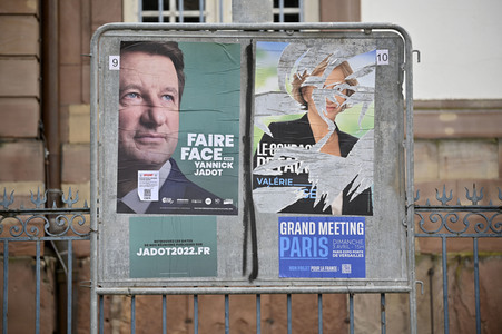 Plakate zur französischen Präsidentschaftswahl in Straßburg