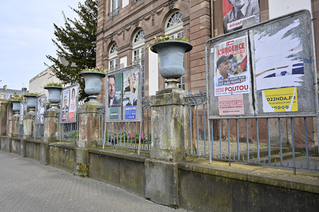 Plakate zur französischen Präsidentschaftswahl in Straßburg