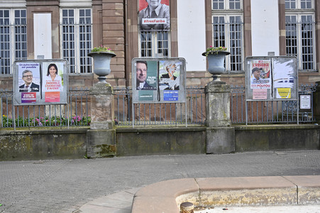 Plakate zur französischen Präsidentschaftswahl in Straßburg