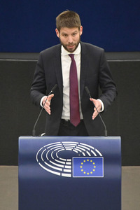 Plenartagung zu Gemeinsamkeiten des Putin-Regimes und rechtsextremer Bewegungen in Europa im EU-Parlament in Straßburg