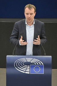 Plenartagung zu Gemeinsamkeiten des Putin-Regimes und rechtsextremer Bewegungen in Europa im EU-Parlament in Straßburg