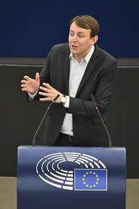 Plenartagung zu Gemeinsamkeiten des Putin-Regimes und rechtsextremer Bewegungen in Europa im EU-Parlament in Straßburg