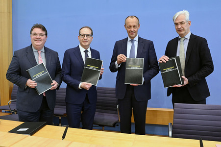 Bundespressekonferenz zur Verfassungsklage gegen das zweite Nachtragshaushaltsgesetz 2021 in Berlin