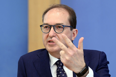 Bundespressekonferenz zur Verfassungsklage gegen das zweite Nachtragshaushaltsgesetz 2021 in Berlin
