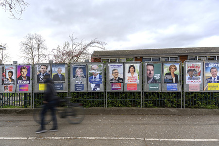 Plakate zur französischen Präsidentschaftswahl in Lingolsheim
