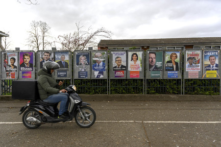 Plakate zur französischen Präsidentschaftswahl in Lingolsheim