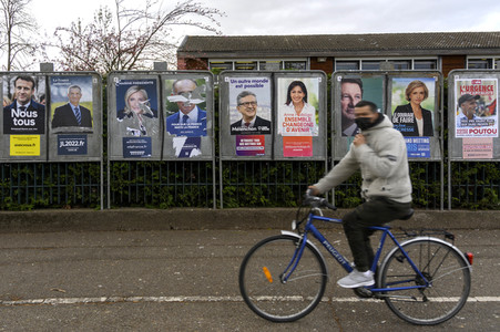 Plakate zur französischen Präsidentschaftswahl in Lingolsheim