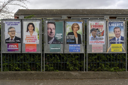 Plakate zur französischen Präsidentschaftswahl in Lingolsheim