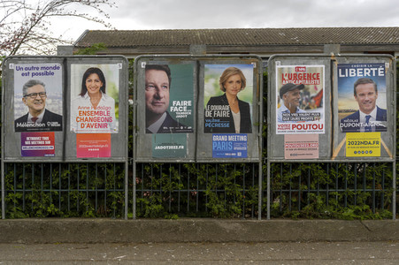 Plakate zur französischen Präsidentschaftswahl in Lingolsheim