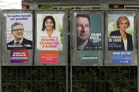 Plakate zur französischen Präsidentschaftswahl in Lingolsheim