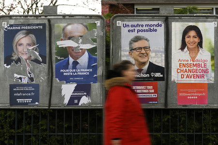 Plakate zur französischen Präsidentschaftswahl in Lingolsheim