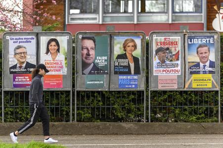 Plakate zur französischen Präsidentschaftswahl in Lingolsheim