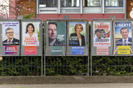 Plakate zur französischen Präsidentschaftswahl in Lingolsheim