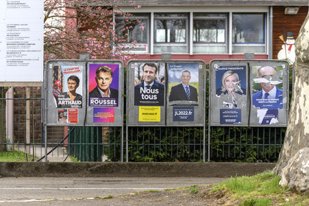 Plakate zur französischen Präsidentschaftswahl in Lingolsheim