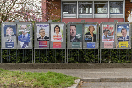 Plakate zur französischen Präsidentschaftswahl in Lingolsheim