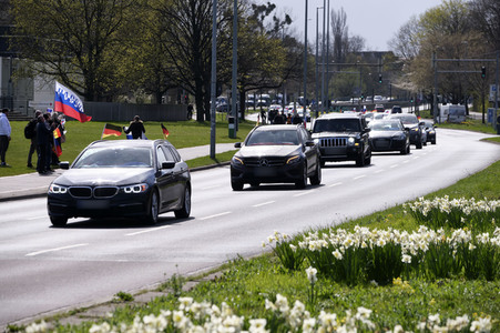 Pro-russischer Autokorso und Gegendemo in Hannover