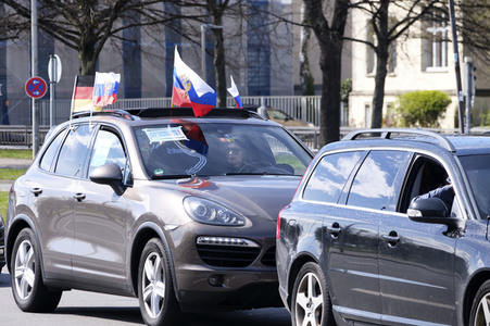 Pro-russischer Autokorso und Gegendemo in Hannover