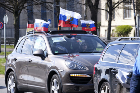 Pro-russischer Autokorso und Gegendemo in Hannover