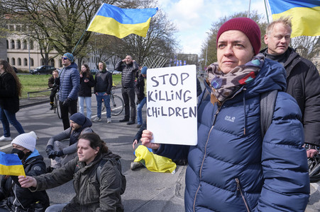 Pro-russischer Autokorso und Gegendemo in Hannover