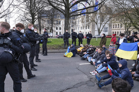 Pro-russischer Autokorso und Gegendemo in Hannover