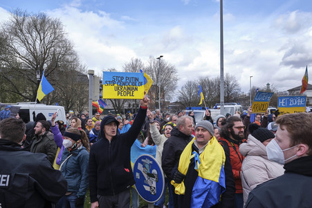Pro-russischer Autokorso und Gegendemo in Hannover