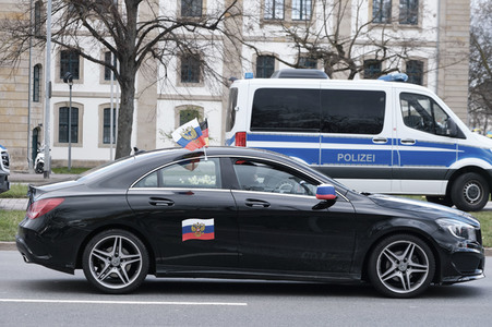 Pro-russischer Autokorso und Gegendemo in Hannover