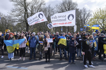 Pro-russischer Autokorso und Gegendemo in Hannover
