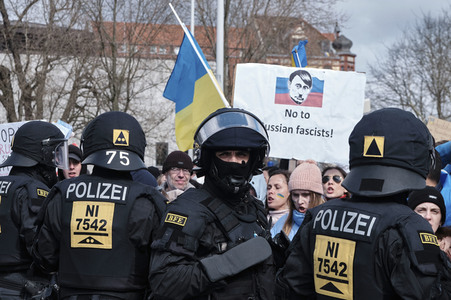 Pro-russischer Autokorso und Gegendemo in Hannover
