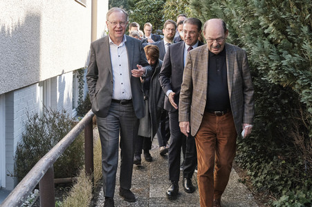 Stephan Weil besucht Unterkunft für ukrainische Geflüchtete in Hannover